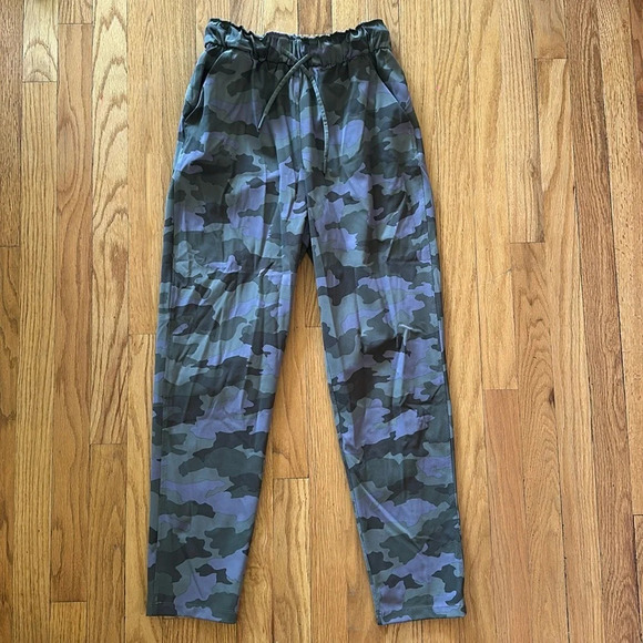 Lululemon sz 4 Keep Moving Pants camo dusky lavender great pre owned condition - Picture 3 of 7